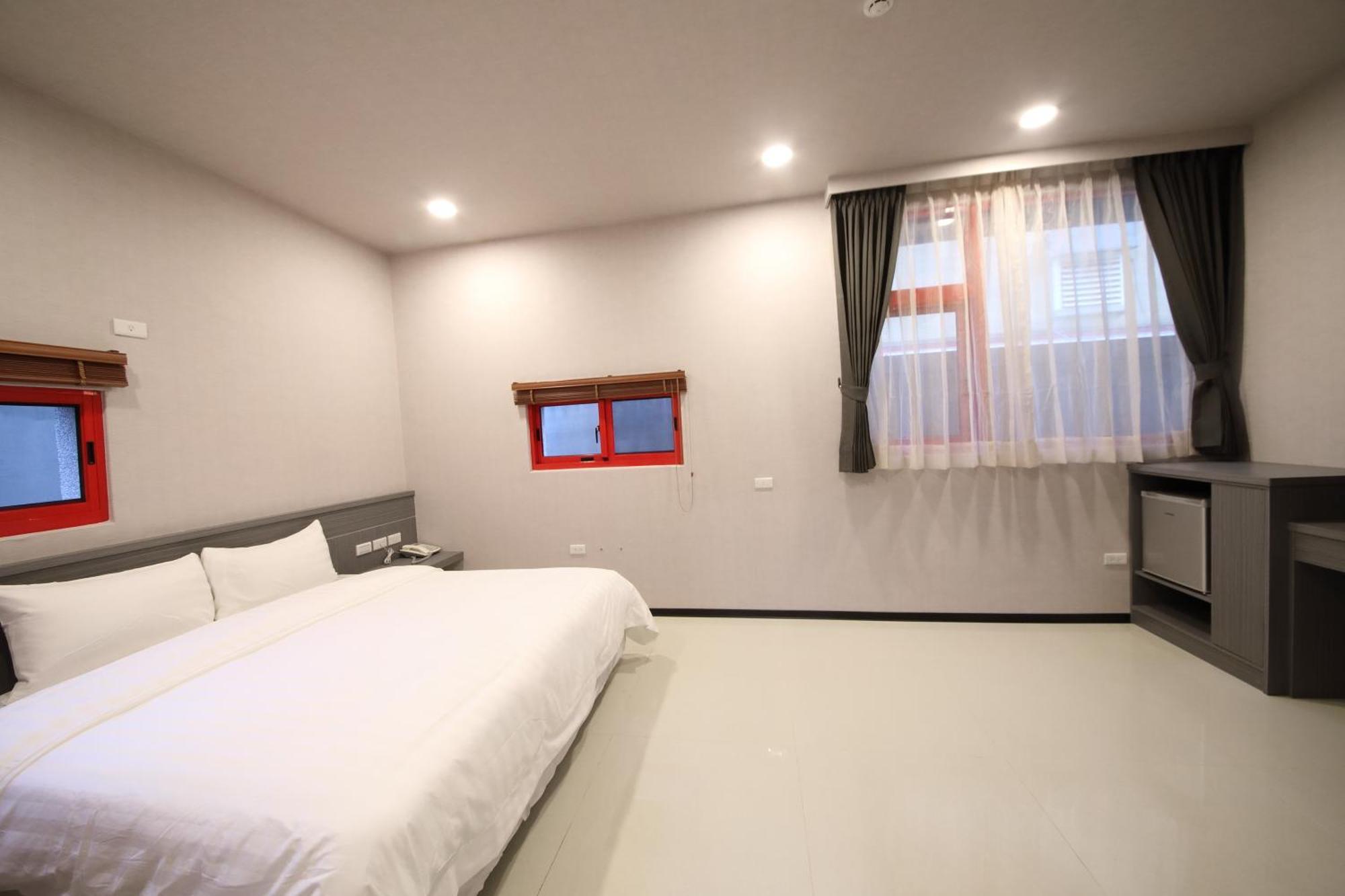 花蓮亮君經典民宿1館加2館民宿-東大門夜市-電梯包棟bright King Homestay Hualien Habitación foto