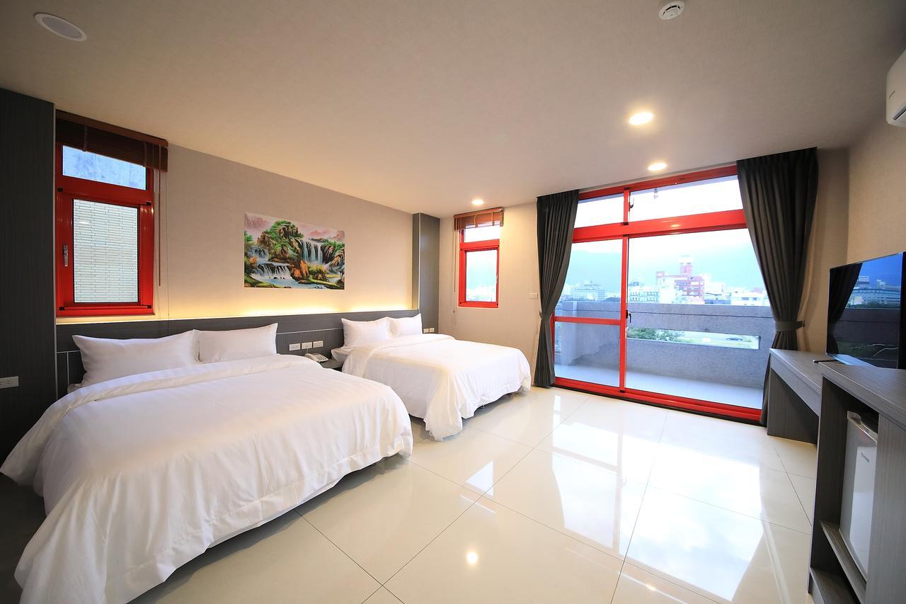 花蓮亮君經典民宿1館加2館民宿-東大門夜市-電梯包棟bright King Homestay Hualien Exterior foto