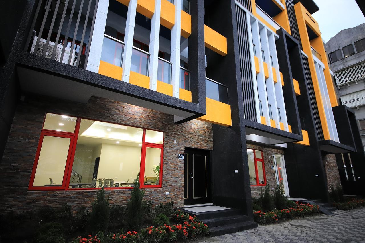花蓮亮君經典民宿1館加2館民宿-東大門夜市-電梯包棟bright King Homestay Hualien Exterior foto