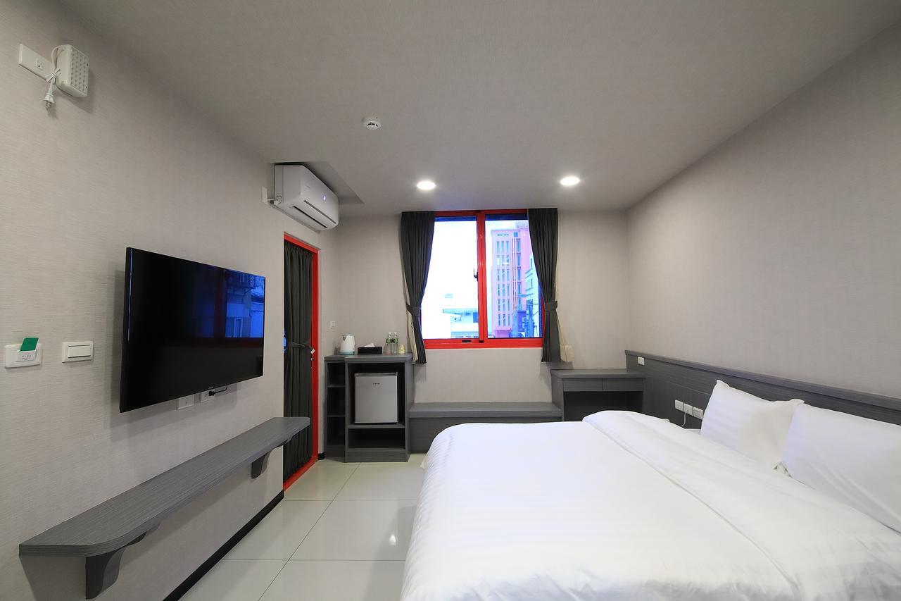 花蓮亮君經典民宿1館加2館民宿-東大門夜市-電梯包棟bright King Homestay Hualien Exterior foto