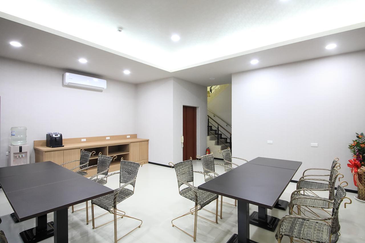 花蓮亮君經典民宿1館加2館民宿-東大門夜市-電梯包棟bright King Homestay Hualien Exterior foto