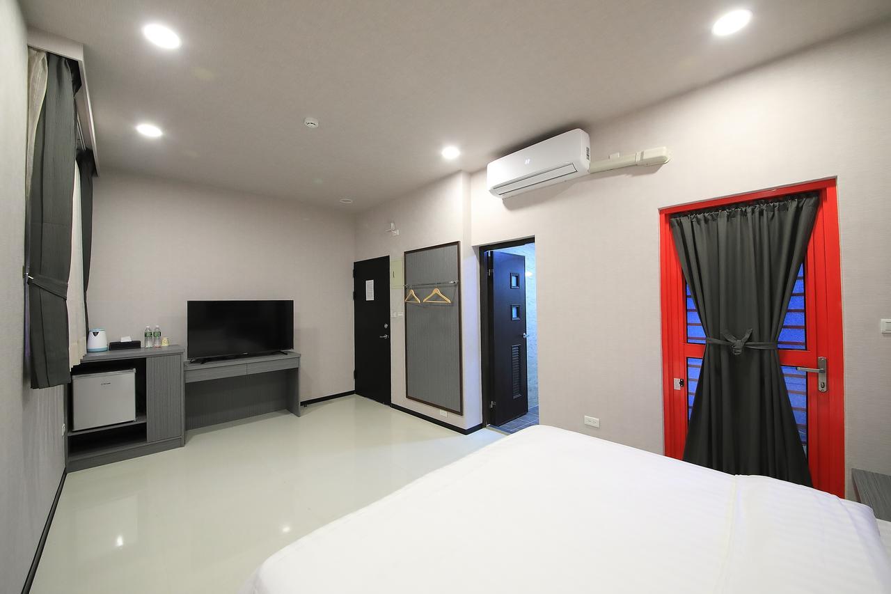 花蓮亮君經典民宿1館加2館民宿-東大門夜市-電梯包棟bright King Homestay Hualien Exterior foto