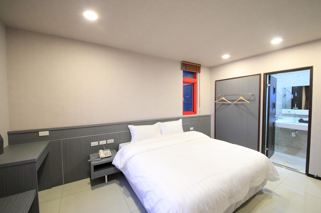 花蓮亮君經典民宿1館加2館民宿-東大門夜市-電梯包棟bright King Homestay Hualien Exterior foto