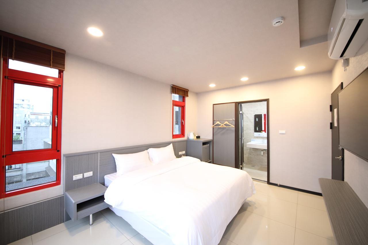 花蓮亮君經典民宿1館加2館民宿-東大門夜市-電梯包棟bright King Homestay Hualien Exterior foto