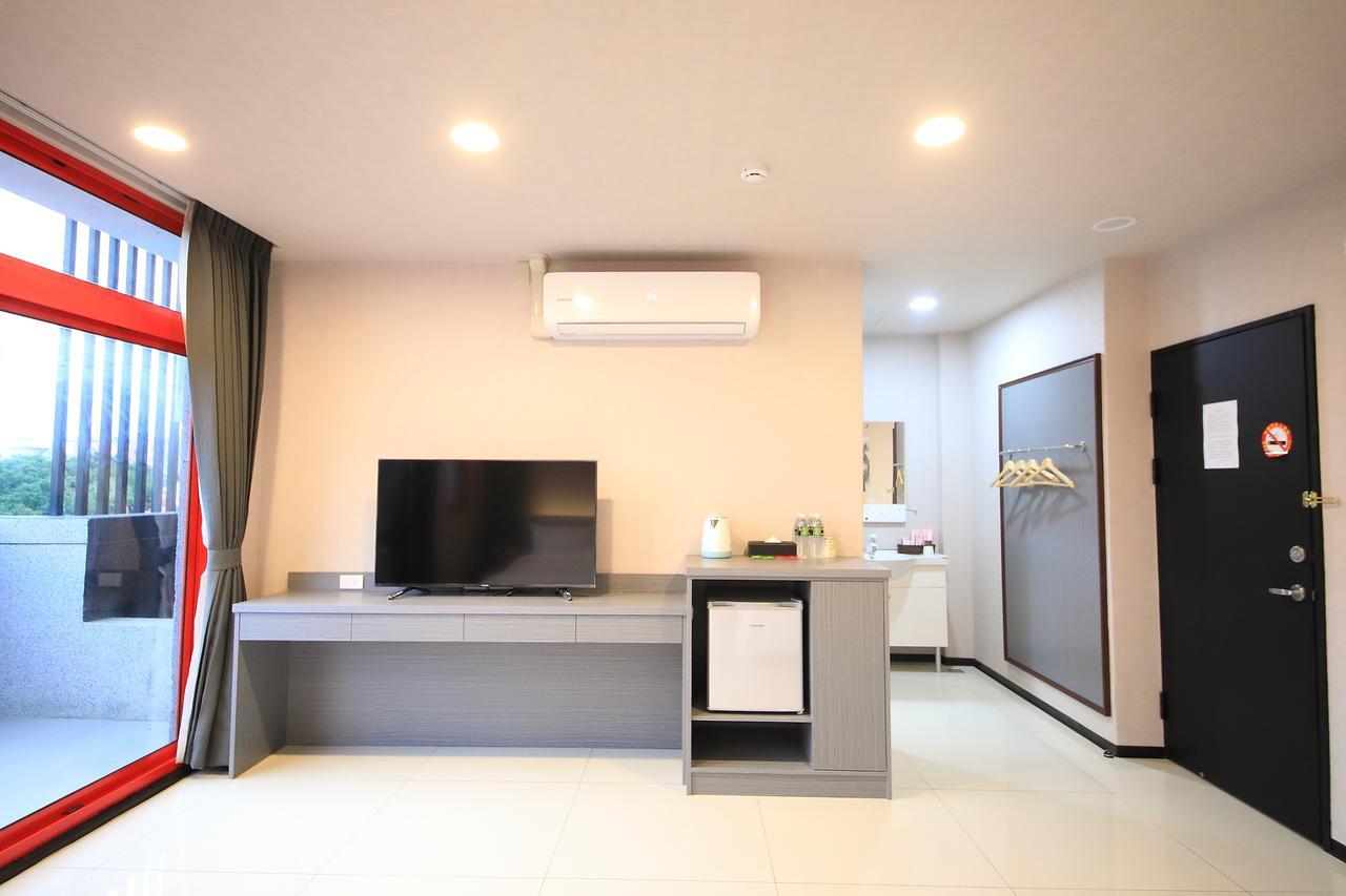花蓮亮君經典民宿1館加2館民宿-東大門夜市-電梯包棟bright King Homestay Hualien Exterior foto