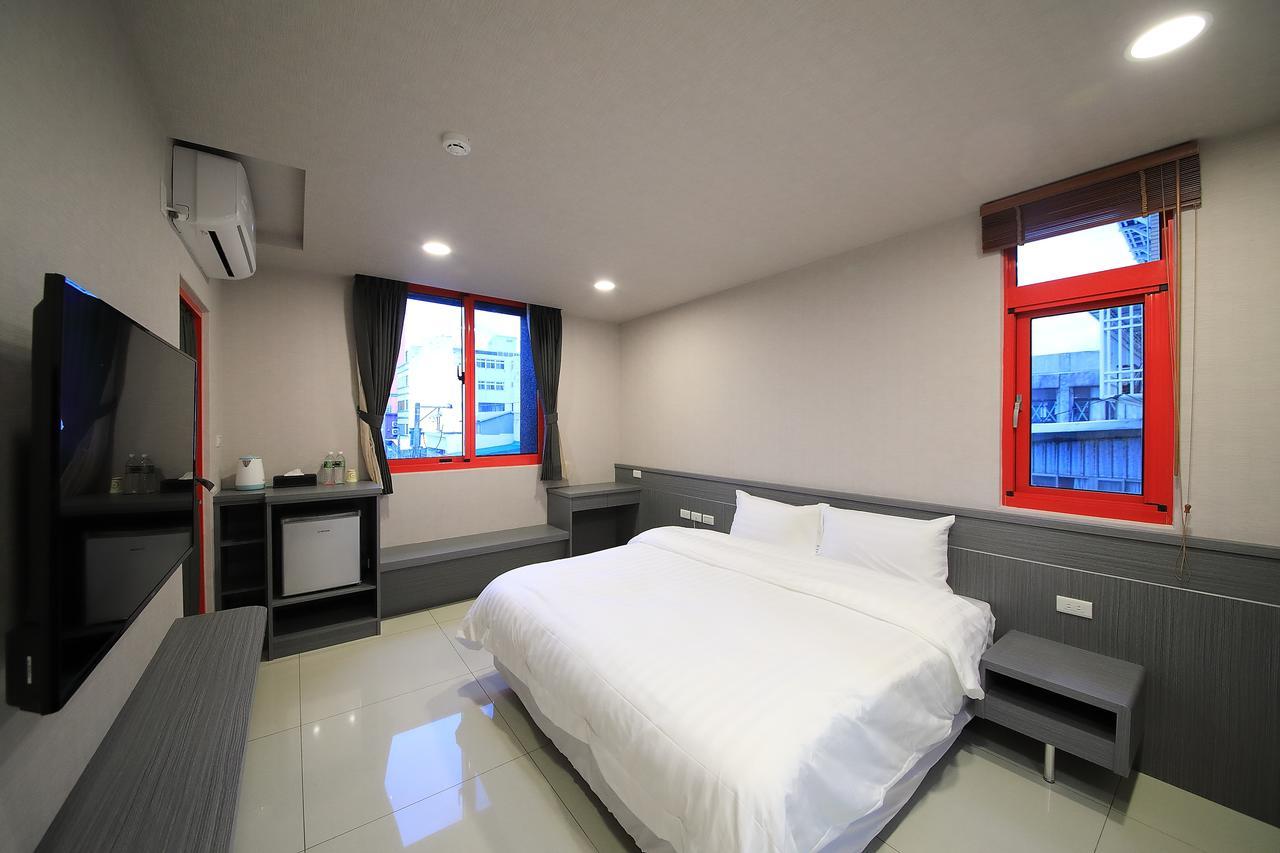 花蓮亮君經典民宿1館加2館民宿-東大門夜市-電梯包棟bright King Homestay Hualien Exterior foto