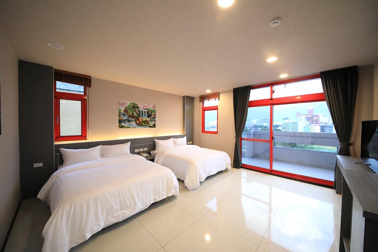 花蓮亮君經典民宿1館加2館民宿-東大門夜市-電梯包棟bright King Homestay Hualien Exterior foto